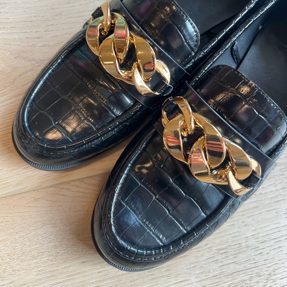 Zara Chain embossed loafers - Picture 2 of 7